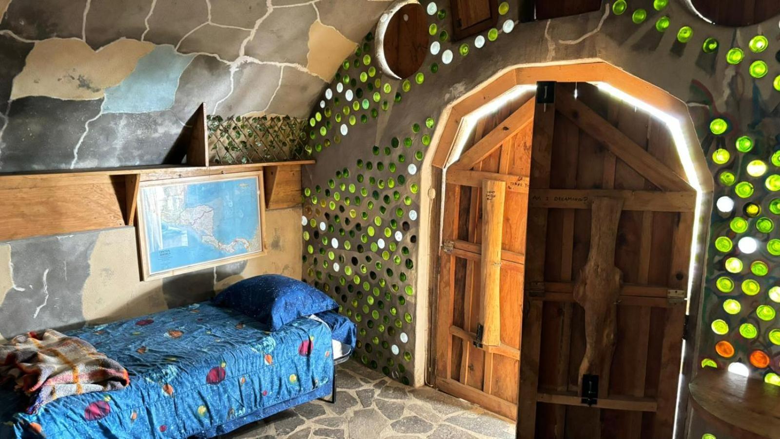 Earthship Atitlan ξενώνας San Marcos La Laguna Εξωτερικό φωτογραφία